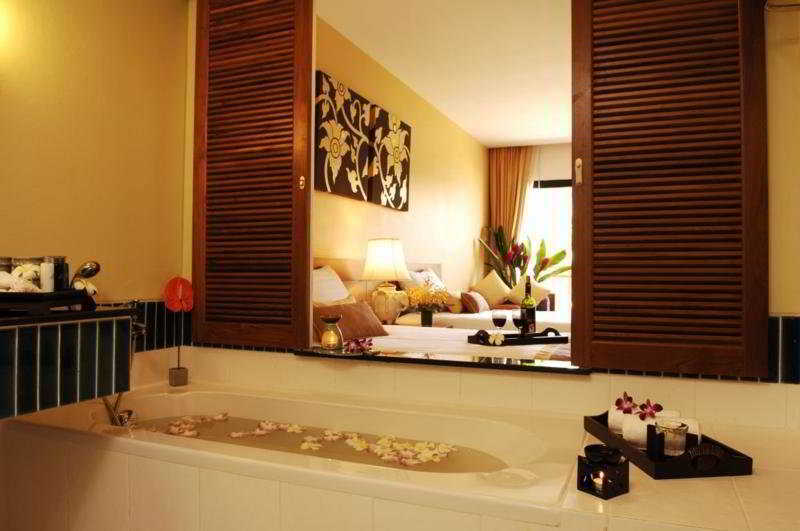 Naithonburi Beach Resort - Sha Extra Plus Esterno foto